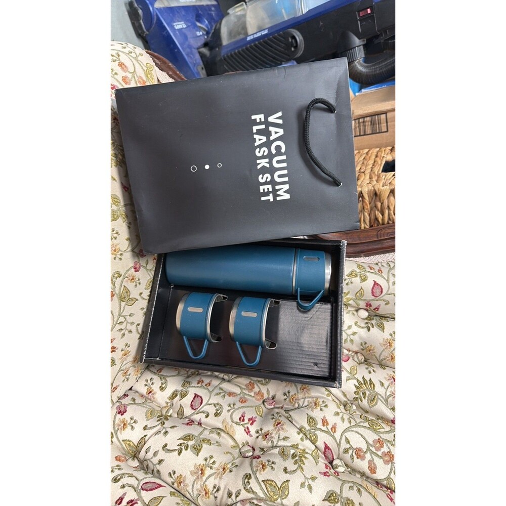 Modern Insulated Vacuum Flask Set with Two Travel Mugs - Teal Blue